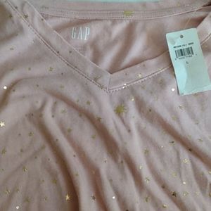 NWT Gap vneck tee